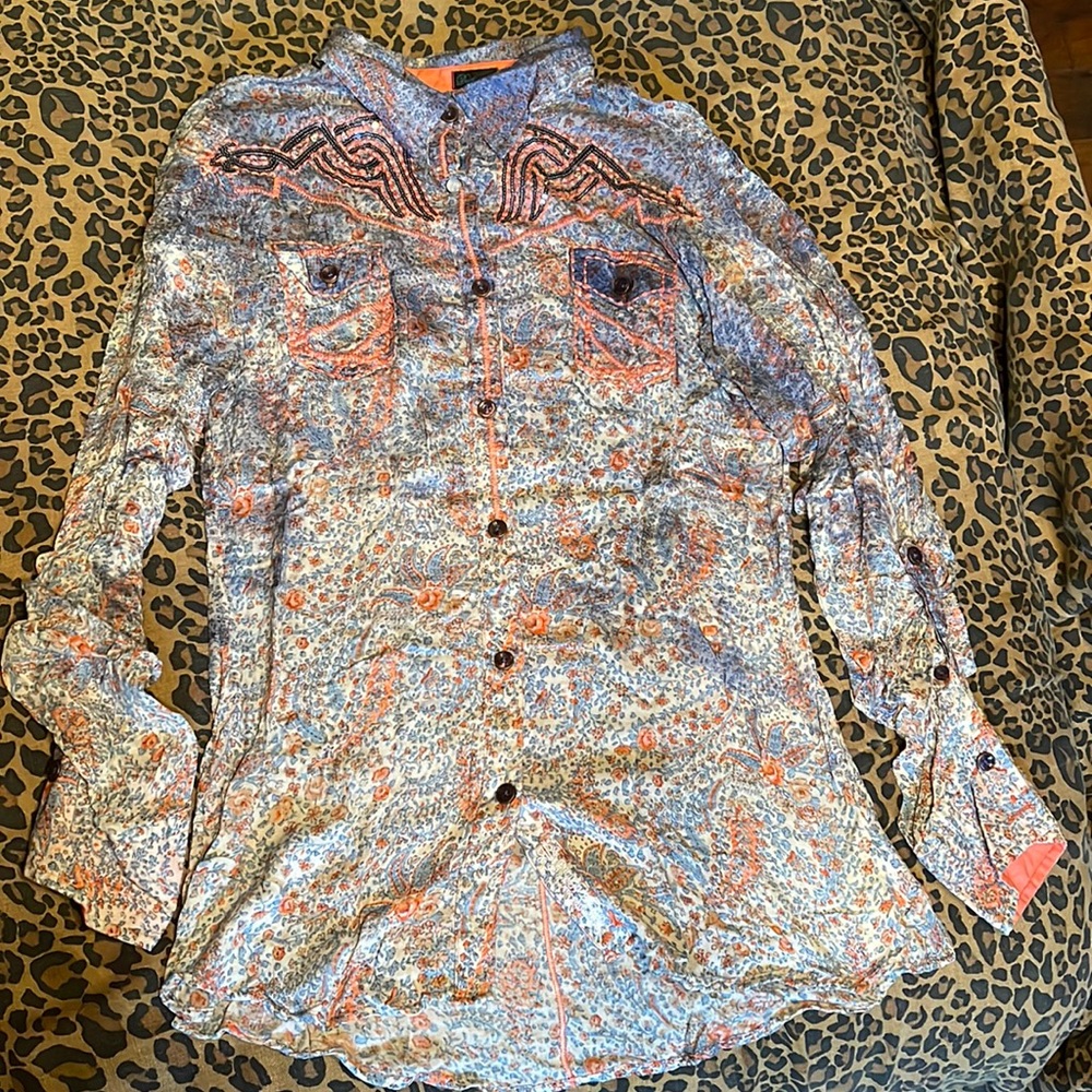 Roar Button Up